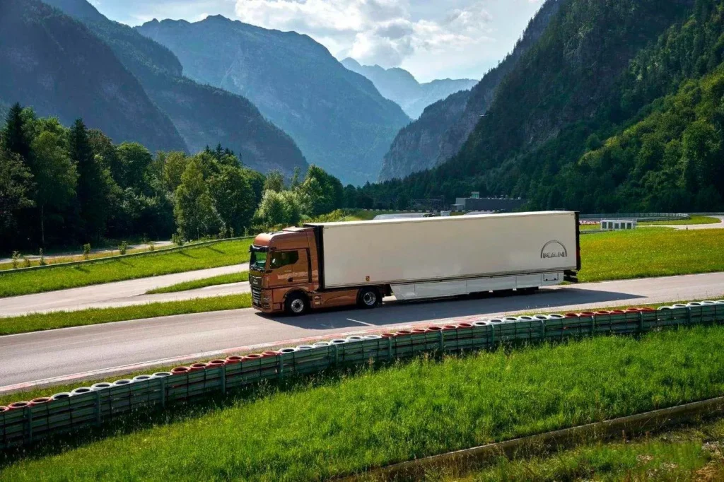 The D30 engine is mainly installed in 40-ton TGX and TGS semi-trailer tractors. The D30 engine is mainly installed in 40-ton TGX and TGS semi-trailer tractors.