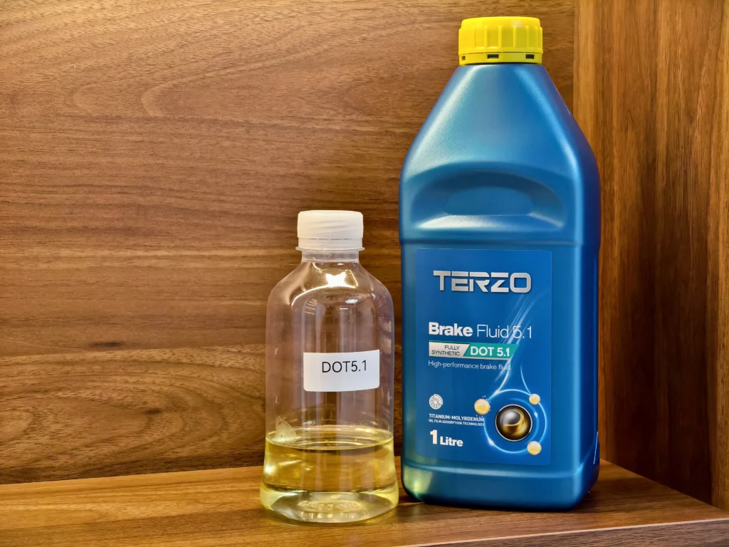 Choose the right brake fluid for your driving conditions Choose the right brake fluid for your driving conditions