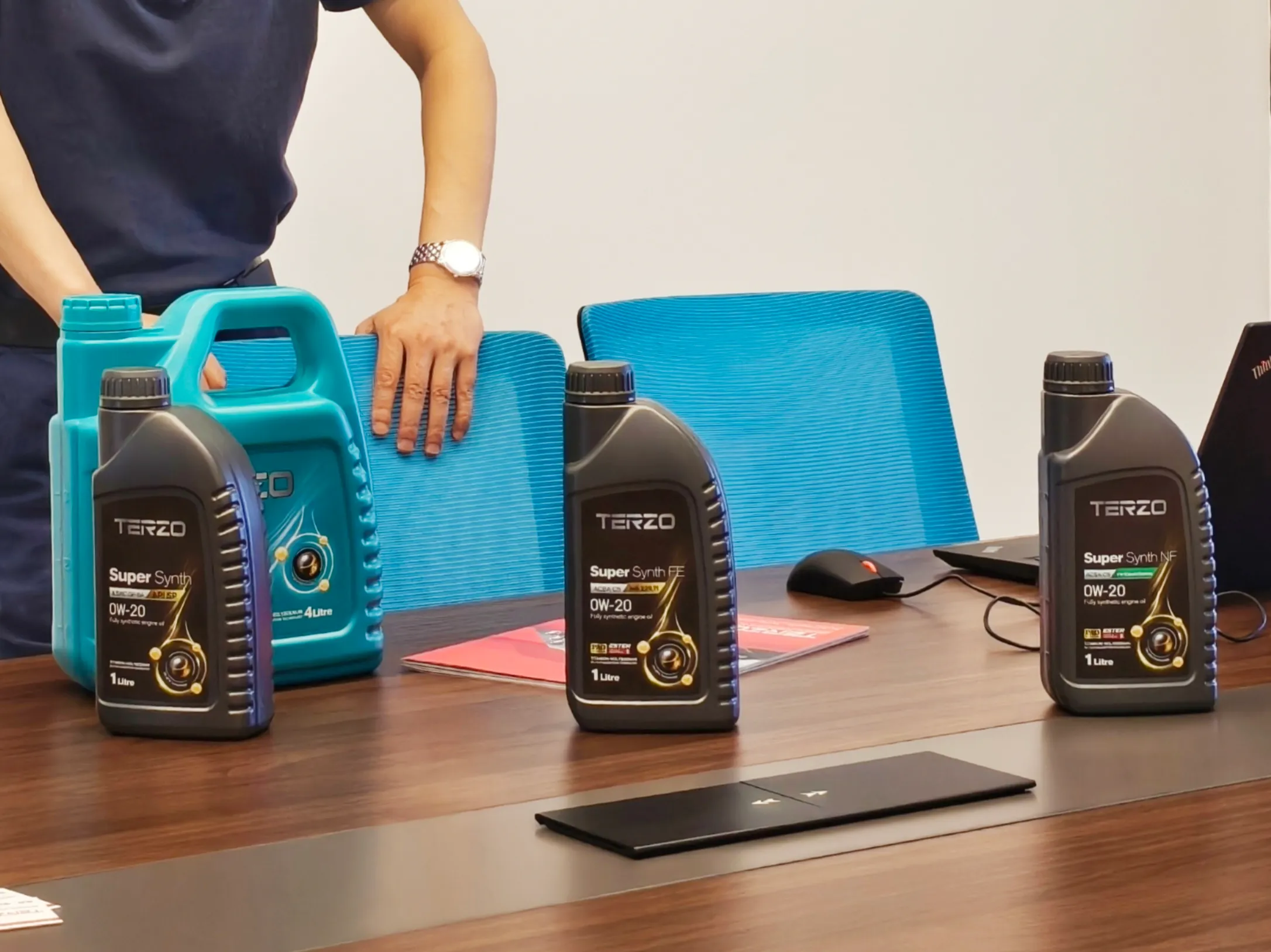 Can I Use 10W30 Instead of 0W20? Insights from a Reddit Debate 2 high_tech_models_love_0w-20_full_synthetic_motor_oil